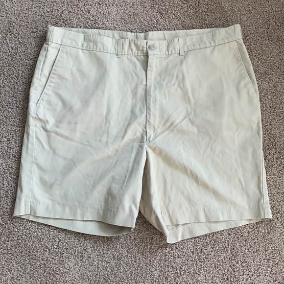 Haggar Other - Haggar Men’s shorts in good condition khaki color / size 42.
